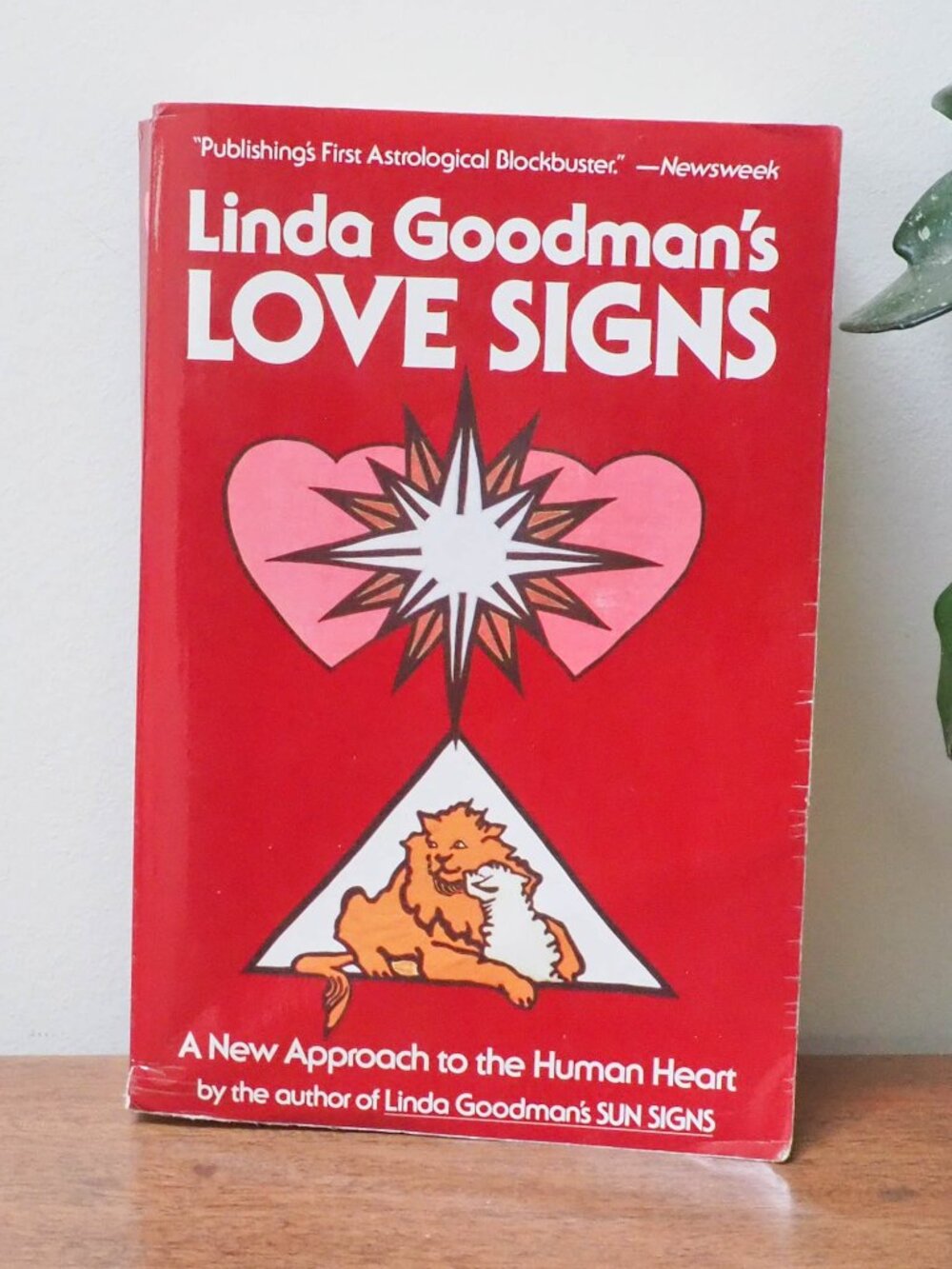 Linda Goodman's Love Signs - A New Approach to the Human Heart Astrology Book